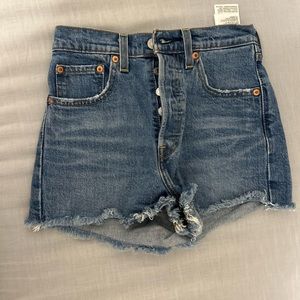 Levi’s rib cage blue jean shorts
